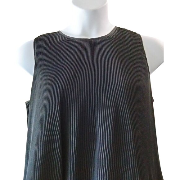 Time And Tru XL (16-18) Top Womens Sleeveless Flowy Pleated Blouse Back Tie Neck - Picture 3 of 8